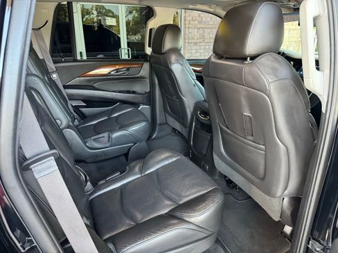 Used 2017 Cadillac Escalade Luxury image 20