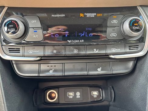 Used 2019 Hyundai Santa Fe Limited FWD image 18