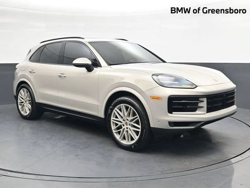 Used 2025 Porsche Cayenne AWD/4WD image 1