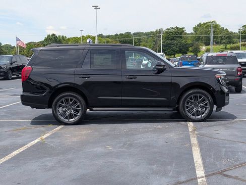 New 2026 Ford Expedition Platinum w/ Stealth Appearance Package AWD/4WD image 5