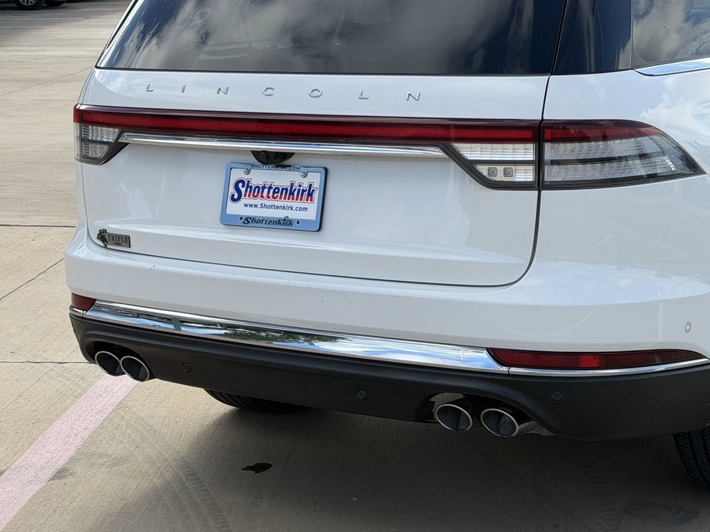 Used 2023 Lincoln Aviator Reserve w/ Equipment Group 201A RWD image 9