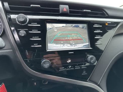Used 2020 Toyota Camry SE image 7