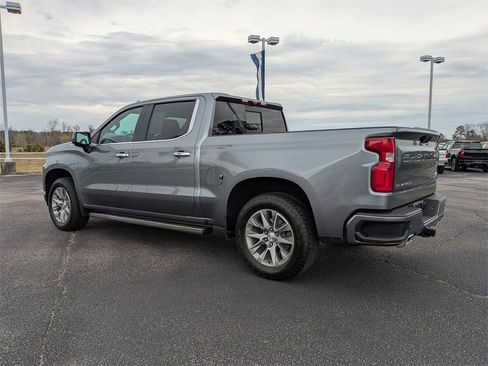 Used 2021 Chevrolet Silverado 1500 High Country w/ Technology Package image 6