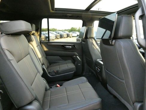 New 2026 Chevrolet Suburban High Country AWD/4WD image 13