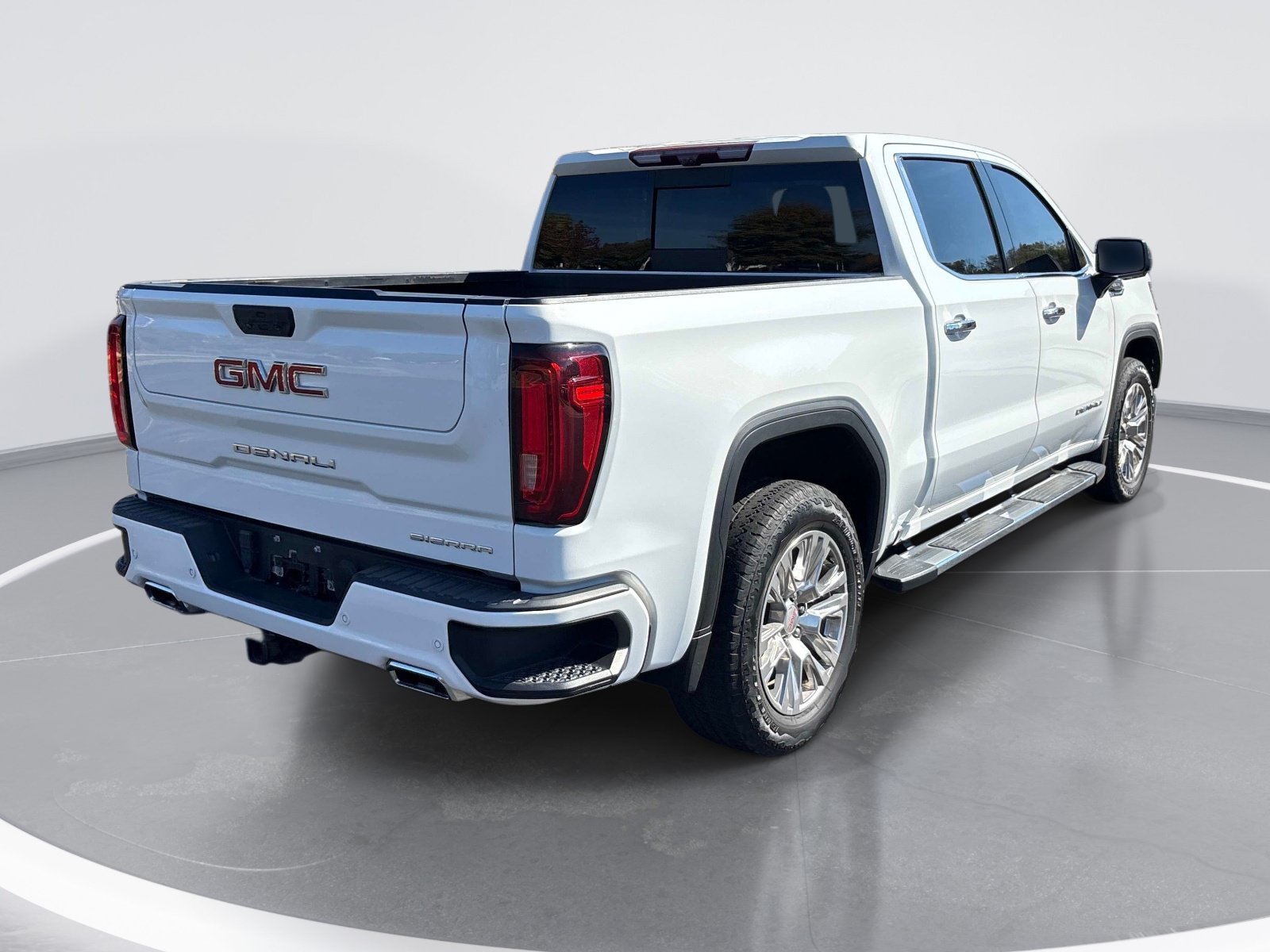 Used 2022 GMC Sierra 1500 Denali w/ Technology Package AWD/4WD image 8