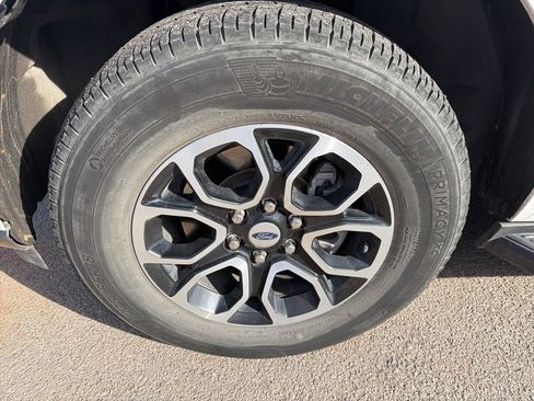 Used 2024 Ford Expedition Max XLT image 4