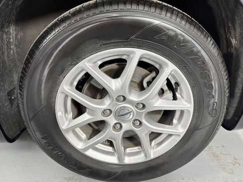 Used 2025 Chrysler Pacifica Select image 5