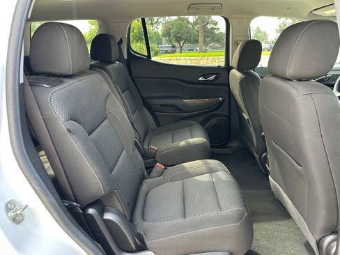 Used 2022 GMC Acadia SLE image 11