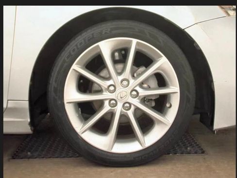 Used 2013 Lexus CT 200h w/ Premium Pkg w/Backup Camera FWD image 8