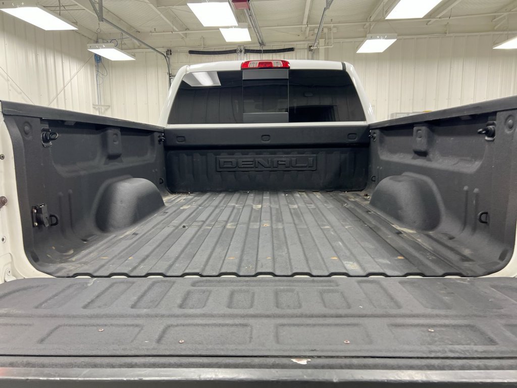 Used 2017 GMC Sierra 2500 Denali w/ Suspension Package, Off-Road AWD/4WD image 25