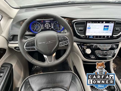 Used 2023 Chrysler Pacifica Limited image 12