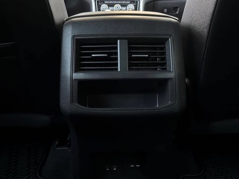 Used 2022 Volkswagen Atlas Cross Sport SE FWD image 13