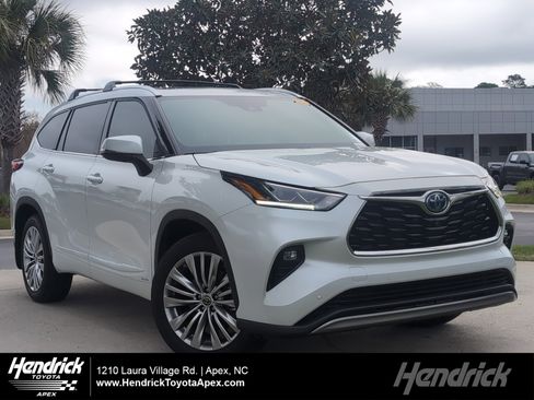 Used 2022 Toyota Highlander Platinum image 1