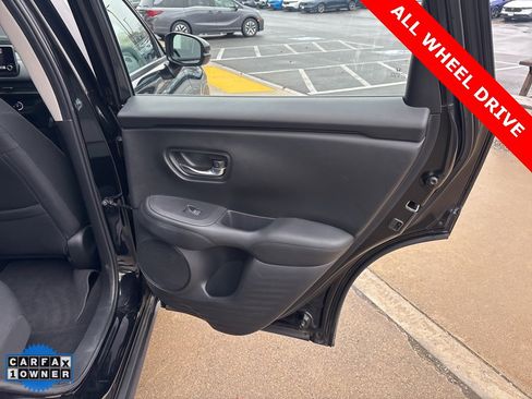 Used 2023 Honda HR-V LX image 9