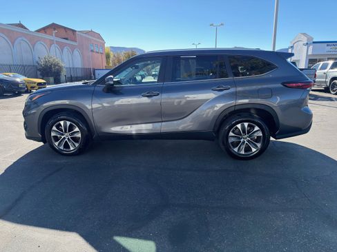 Used 2024 Toyota Highlander XLE image 5