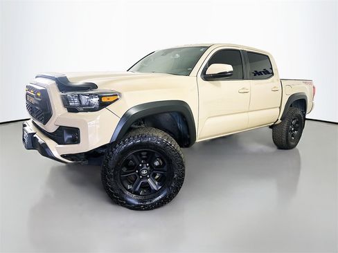 Used 2019 Toyota Tacoma TRD Off-Road image 3
