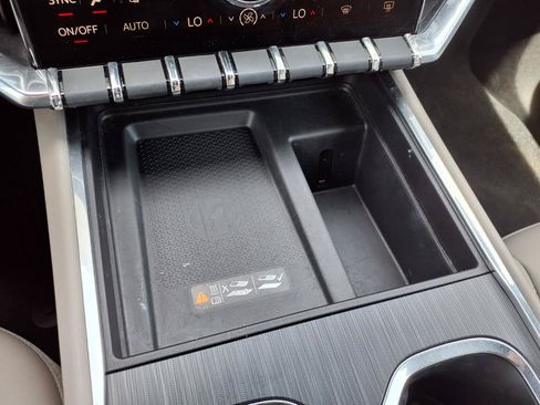 Used 2024 GMC Acadia Elevation FWD image 23