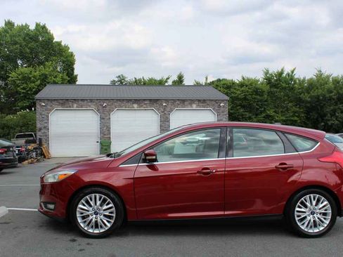 Used 2015 Ford Focus Titanium FWD image 10