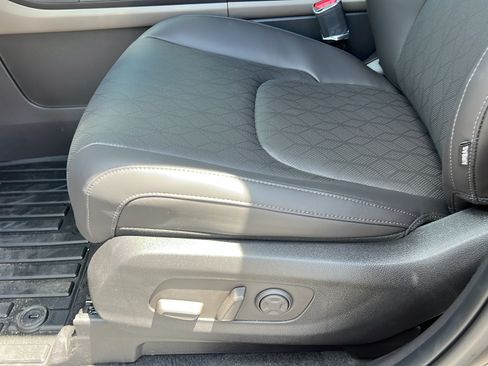 New 2026 Kia Carnival EX FWD image 17