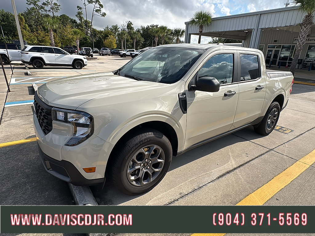 Used 2025 Ford Maverick XLT FWD image 1