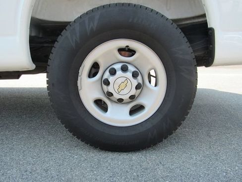 Used 2025 Chevrolet Express 2500 w/ Driver Convenience Package RWD image 7