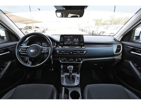 Used 2021 Kia Seltos S FWD image 12
