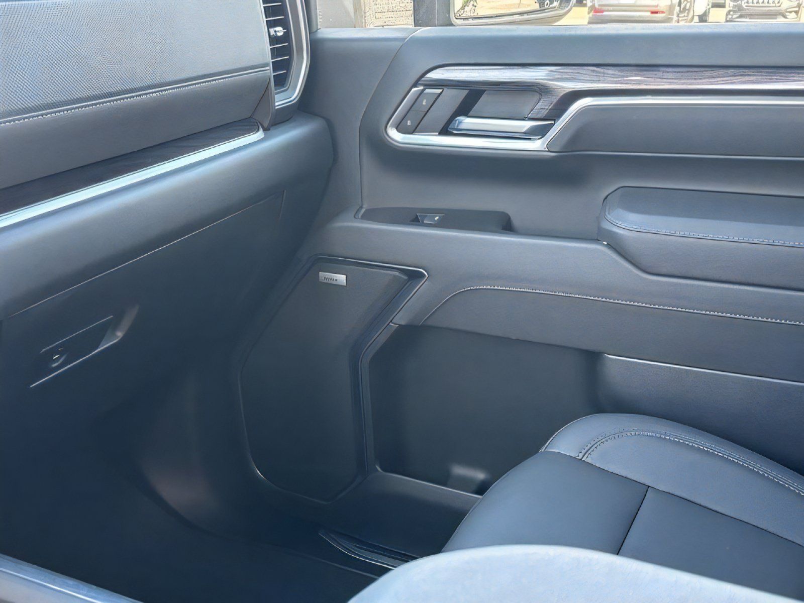 Used 2025 Chevrolet Silverado 2500 LTZ w/ LTZ Premium Package AWD/4WD image 18