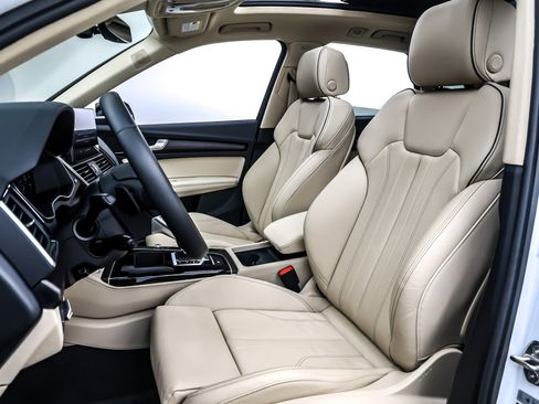 Used 2024 Audi Q5 e Premium Plus image 17