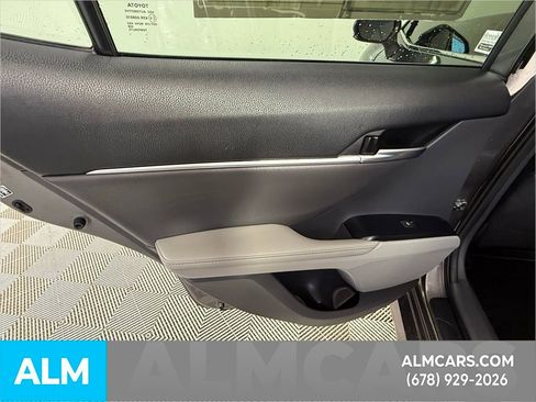 Used 2019 Toyota Camry XLE image 32