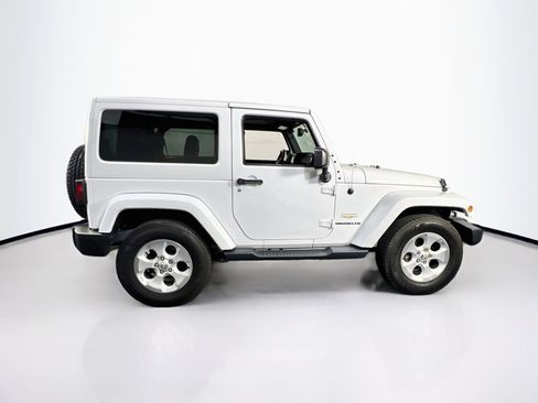 Used 2015 Jeep Wrangler Sahara AWD/4WD image 4