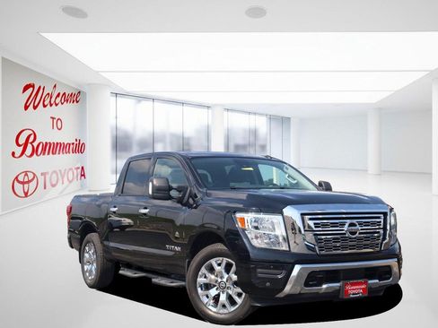 Used 2021 Nissan Titan SV w/ SV Convenience Package AWD/4WD image 2