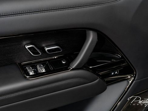 Used 2024 Land Rover Range Rover SV image 25