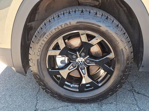 Certified 2025 Volkswagen Atlas Peak Edition SE image 28