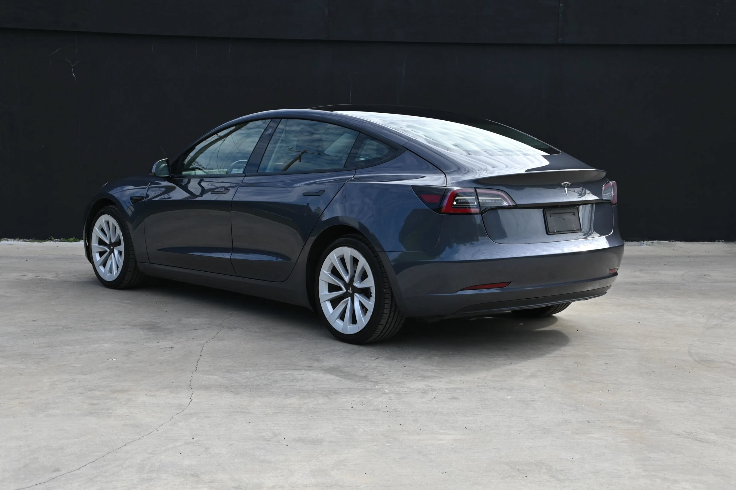 Used 2023 Tesla Model 3 Standard Range RWD image 4