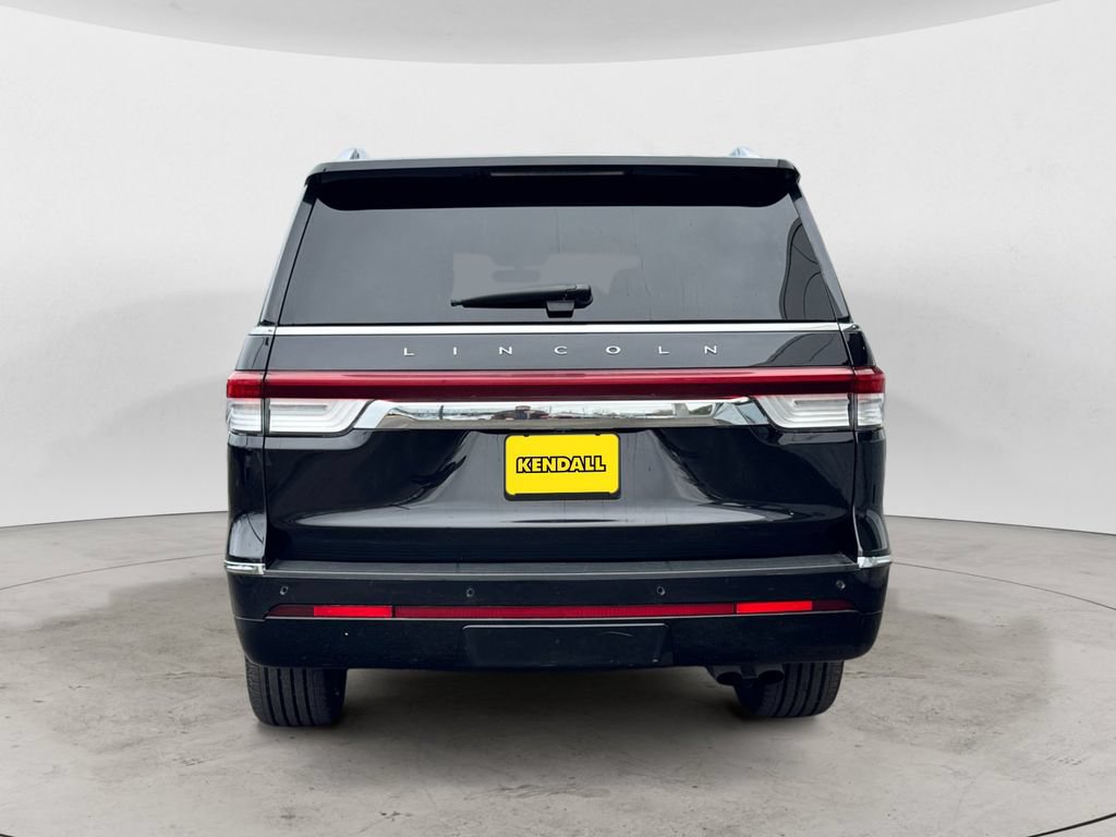 Used 2024 Lincoln Navigator Reserve AWD/4WD image 4