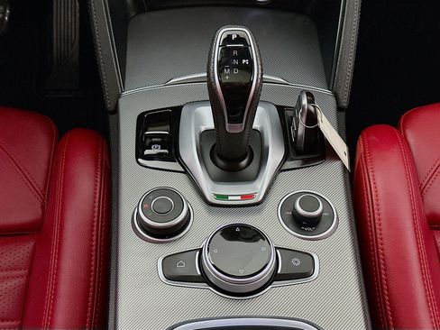 Used 2022 Alfa Romeo Stelvio Veloce image 14