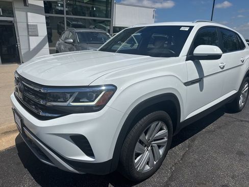 Used 2023 Volkswagen Atlas Cross Sport SE w/ Panoramic Sunroof Package AWD/4WD image 2