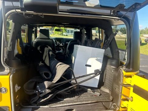 Used 2015 Jeep Wrangler Unlimited Rubicon AWD/4WD image 24