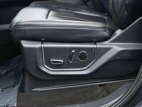 Used 2023 Ford Expedition Platinum image 12