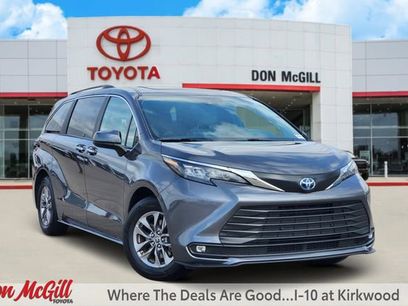 Certified 2025 Toyota Sienna XLE