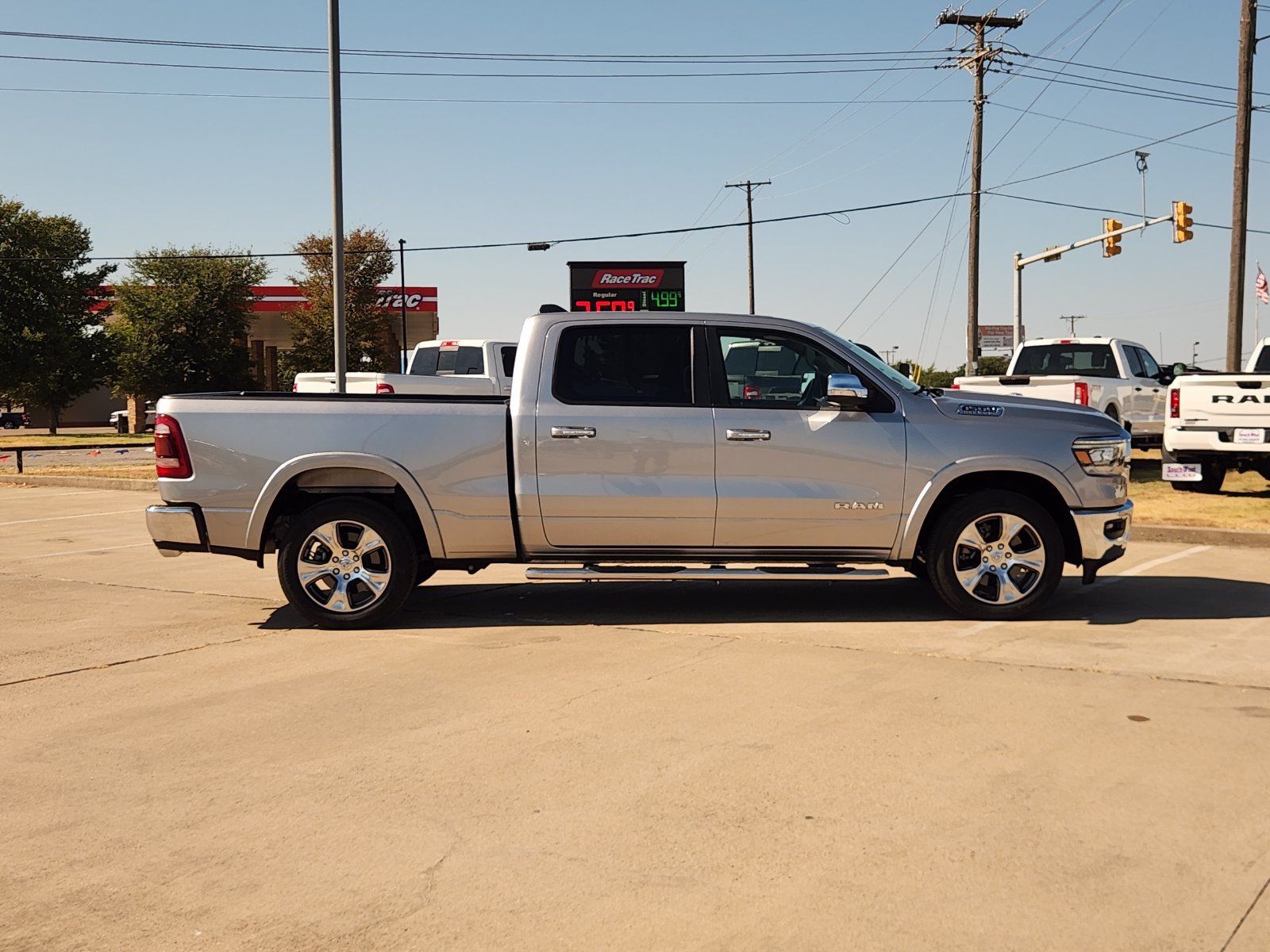 Used 2022 RAM 1500 Laramie AWD/4WD image 7