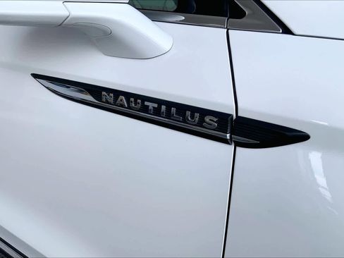 Used 2020 Lincoln Nautilus Reserve w/ Cargo Utility Package image 9