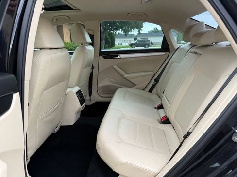 Used 2019 Volkswagen Passat 2.0T Wolfsburg w/ Wheels & Sunroof Package FWD image 12