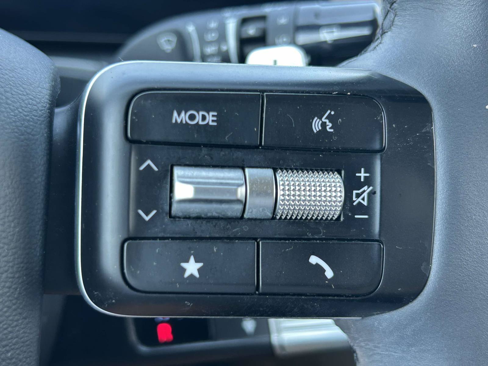 Used 2025 Hyundai Santa Fe SEL FWD image 22