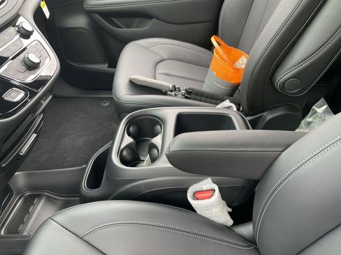 New 2026 Chrysler Pacifica Select image 20