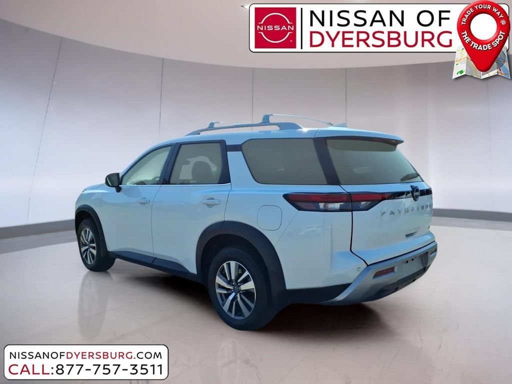 Used 2025 Nissan Pathfinder SL FWD image 5