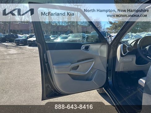 Used 2022 Kia Soul LX image 12