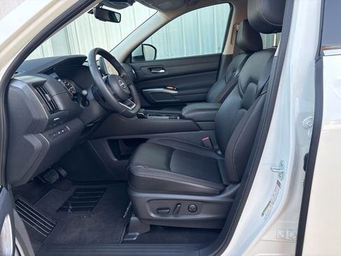 Certified 2024 Nissan Pathfinder SL image 12