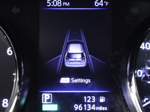 Used 2020 Nissan Rogue SV w/ Premium Package FWD image 16