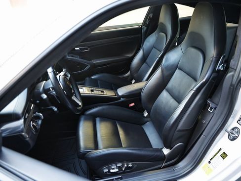 Certified 2019 Porsche 911 Carrera 4S image 5